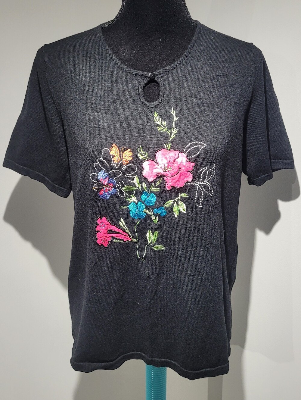 Tanjay Women's Black Floral Embroidered Keyhole Sweater Medium Grandmacore